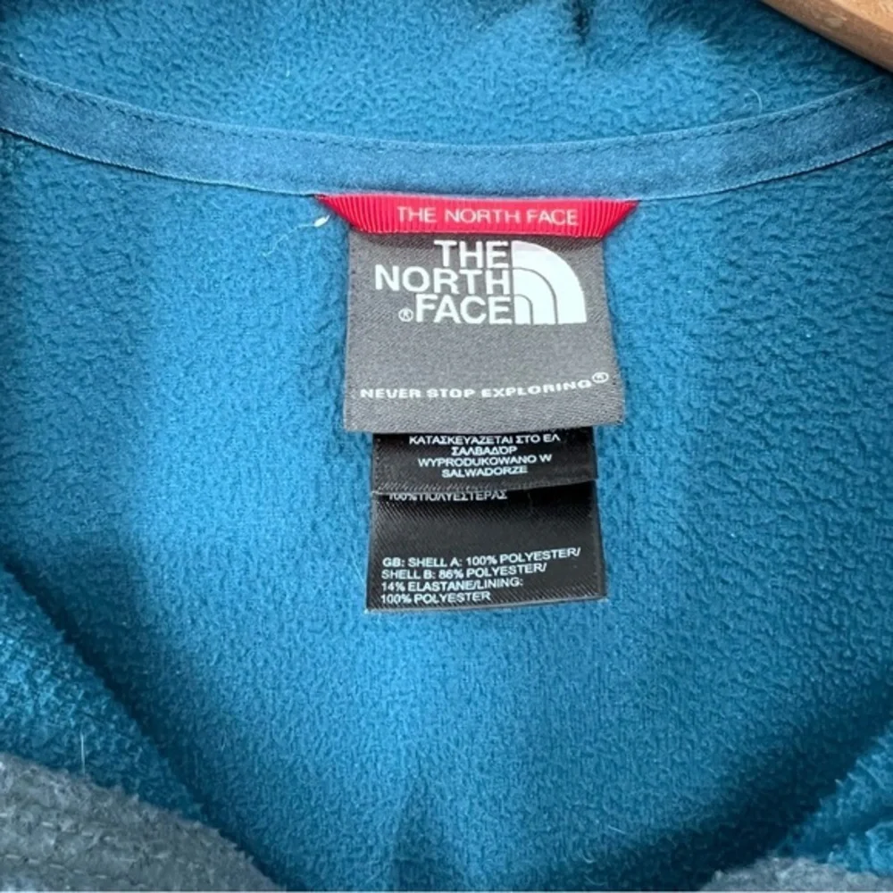 The North Face Mens 1/2 Zip Tech 100 Flashdry Fleece Pullover Sweatshirt